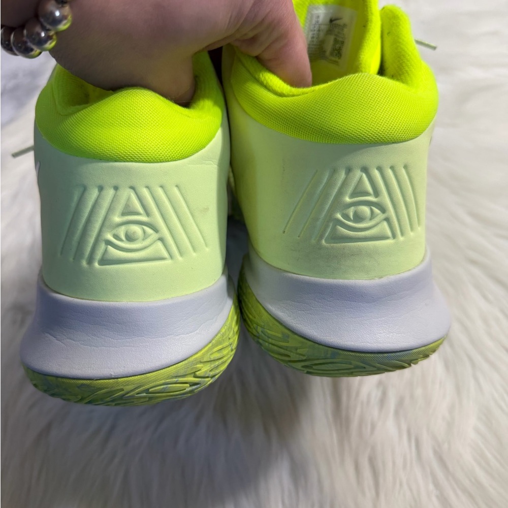 Nike Kyrie Flytrap 4 Barely Volt basketball Sneakers Size 14 - Picture 4 of 6